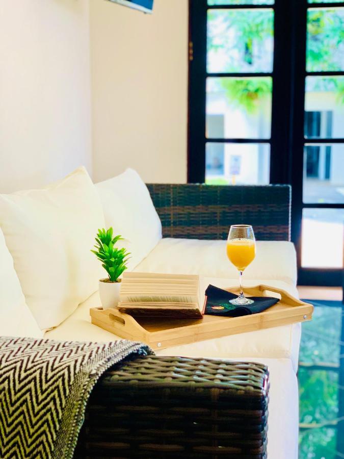 Hotel Mango Airport Río Segundo Eksteriør bilde