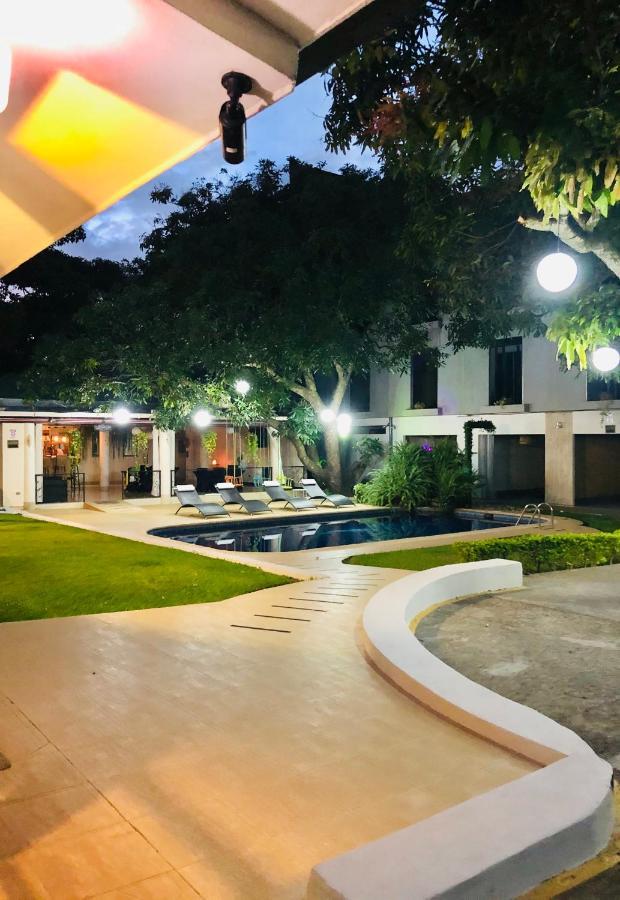 Hotel Mango Airport Río Segundo Eksteriør bilde