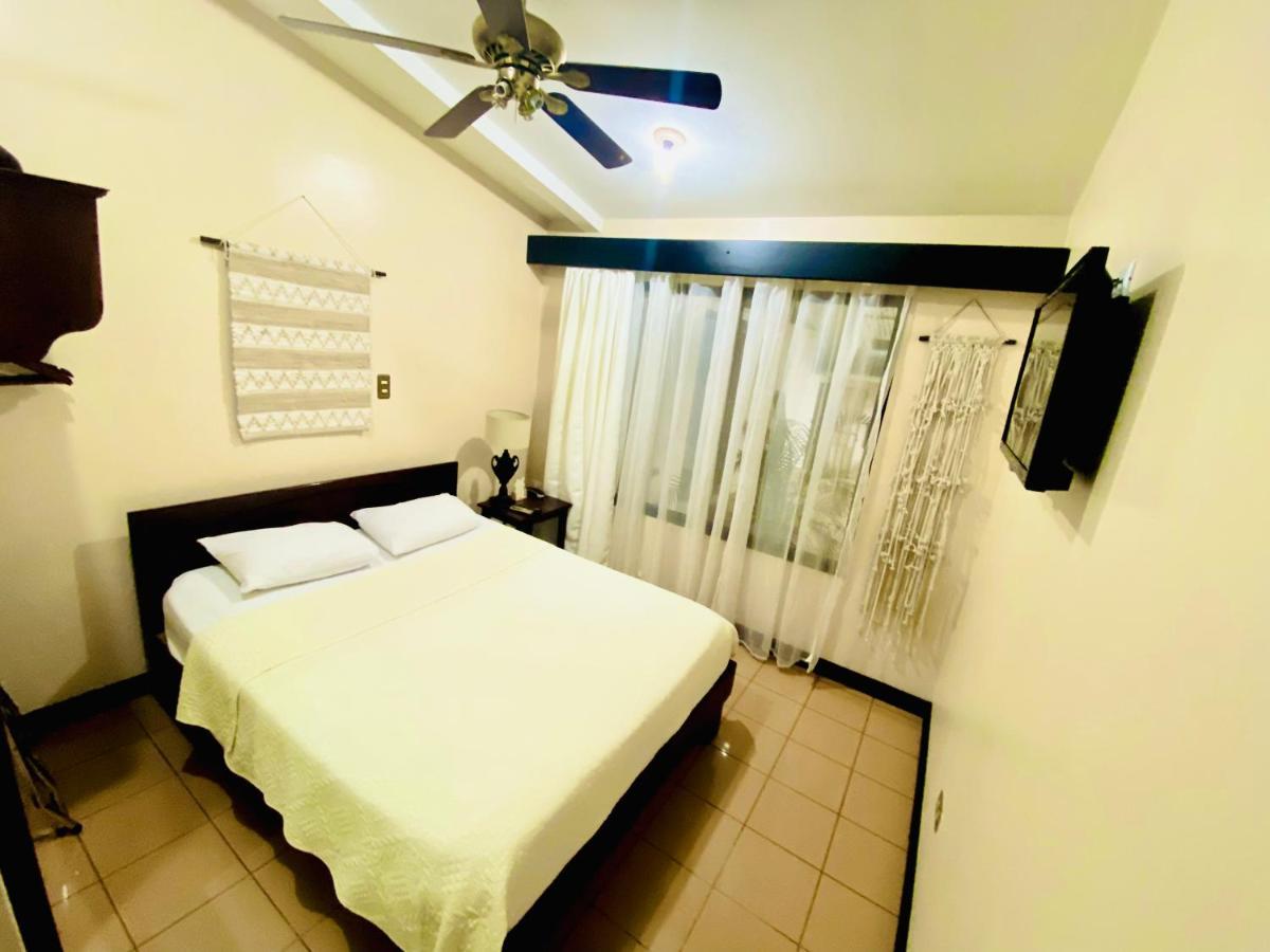 Hotel Mango Airport Río Segundo Eksteriør bilde